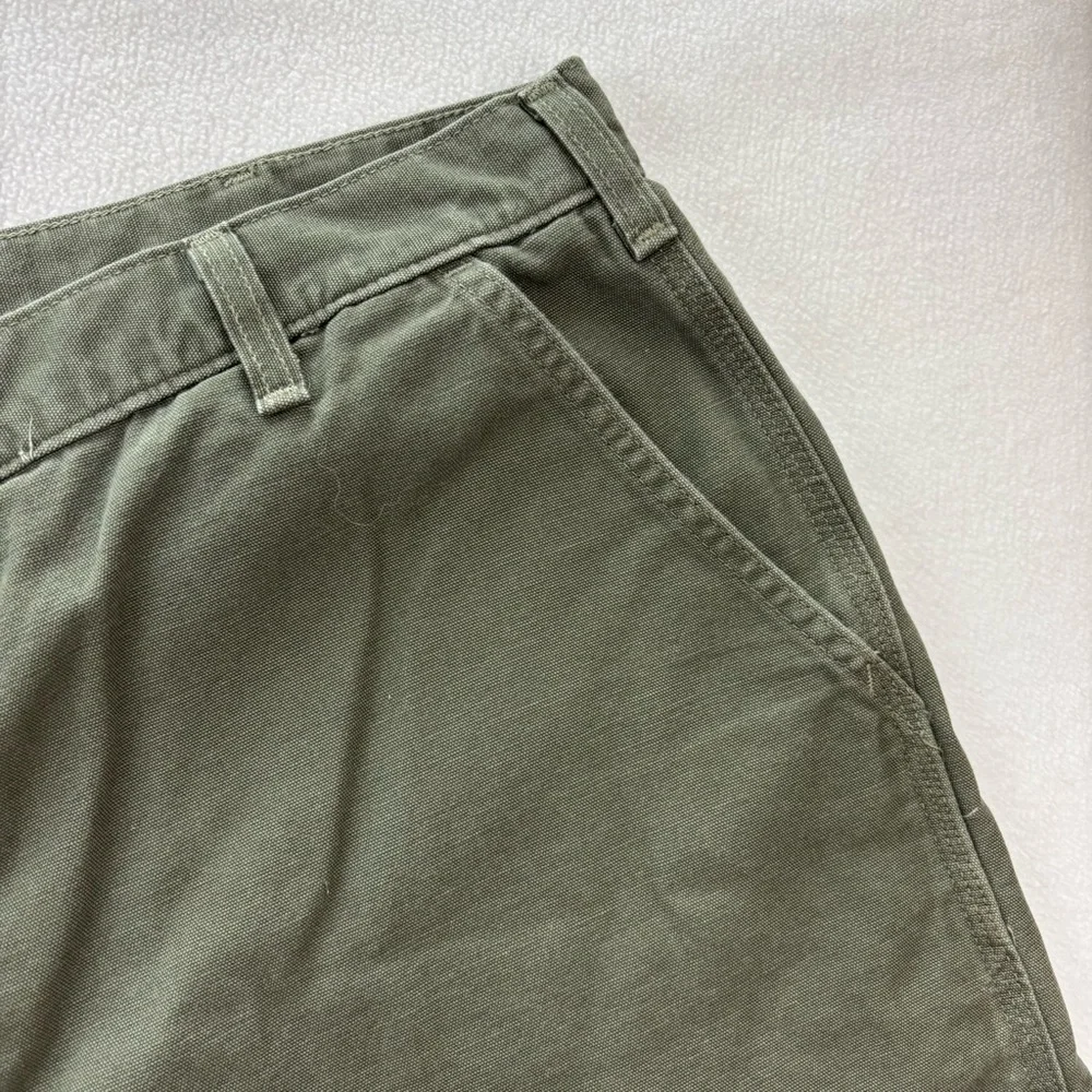 Vintage “90’s” Carhartt Men's Army Green Canvas Carpenter Knee Length Short (42)